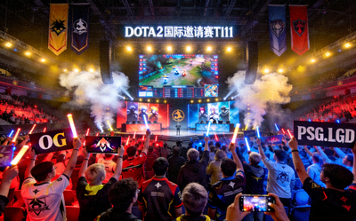 DOTA2国际邀请赛TI11现场盛况 - 巨大舞台与狂热观众